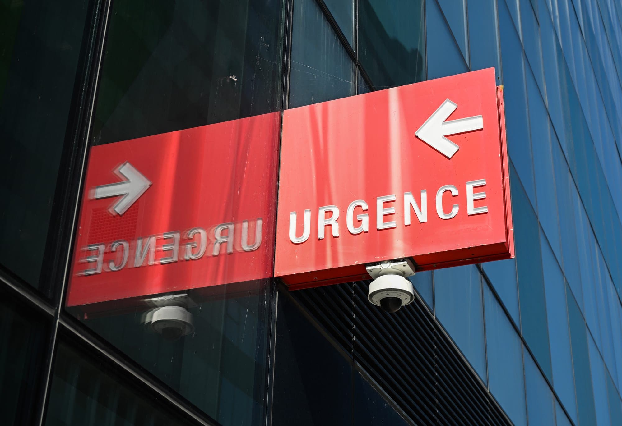 A red sign that says "urgence" is pictured outside a Quebec hospital.