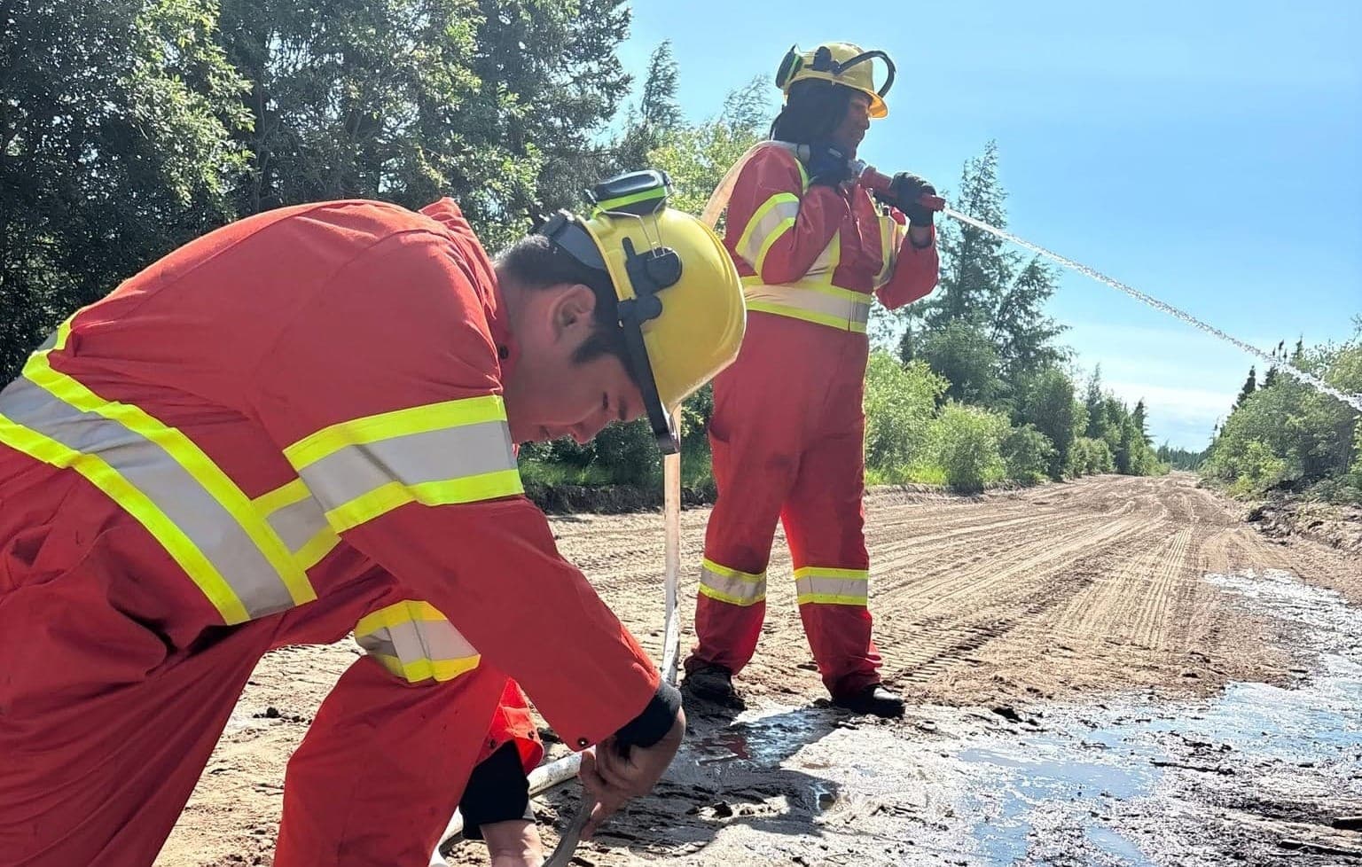 Members of the Fort Severn First Nation receive wildland firefighting training courtesy of ISN Maskwa.
